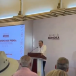 Asesinan a médico de 73 años dentro de una farmacia en Culiacán, Sinaloa.