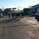 MANIFESTANTES BLOQUEAN LA CARRETERA FEDERAL TEHUACÁN- PUEBLA A LA ALTURA DE SANTA MARÍA LA ALTA
